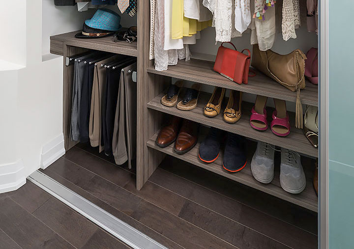 pairs-of-shoes-closet