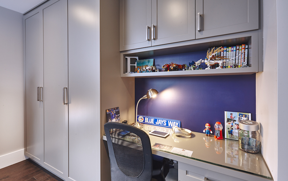 built-ins in boy’s bedroom